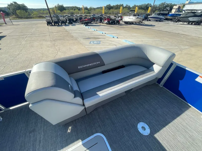 Slide: The Image of Bennington 22 S STERN RADIUS 2024 - 8