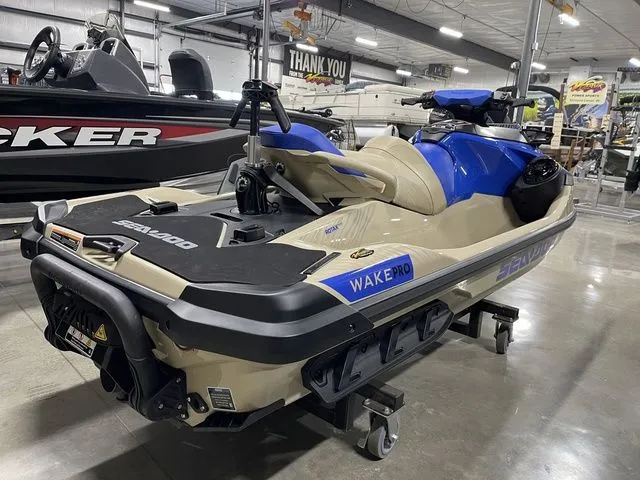 Slide: The Image of Sea-Doo Wake 2026 - 10