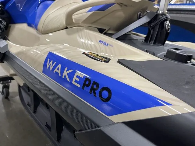 Slide: The Image of Sea-Doo Wake 2026 - 8