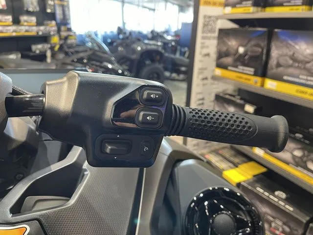 Slide: The Image of Sea-Doo RXT-X 2026 - 16