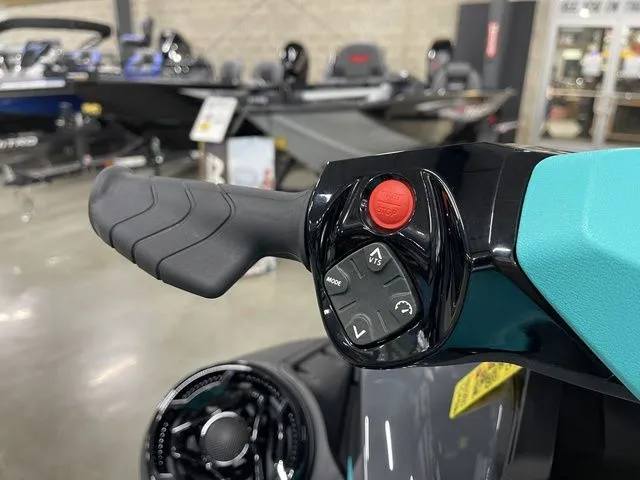 Slide: The Image of Sea-Doo GTR 230 2026 - 16