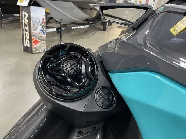 Slide: The Image of Sea-Doo GTR 230 2026 - 17