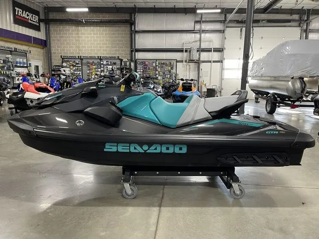 Slide: The Image of Sea-Doo GTR 230 2026 - 4