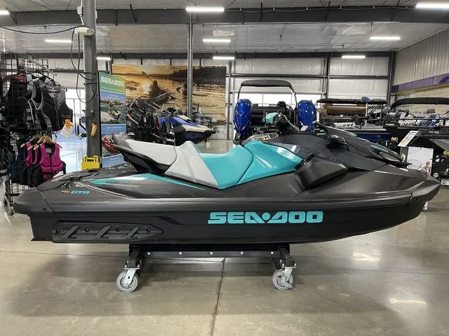Slide: The Image of Sea-Doo GTR 230 2026 - 9