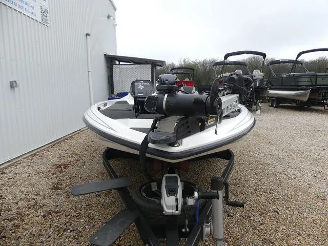 Slide: The Image of Skeeter FX21 2019 - 10