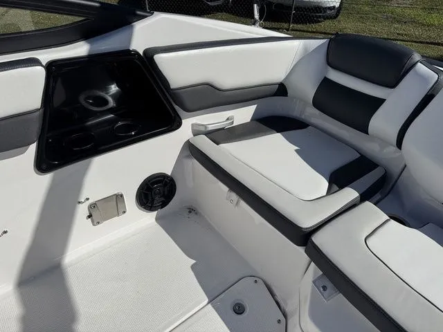 Slide: The Image of Yamaha SX195 2026 - 15