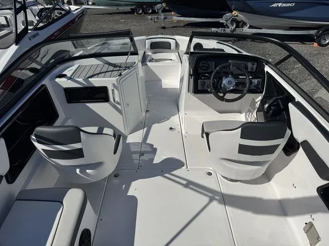 Slide: The Image of Yamaha SX195 2026 - 6