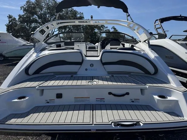 Slide: The Image of Yamaha 195S 2026 - 3