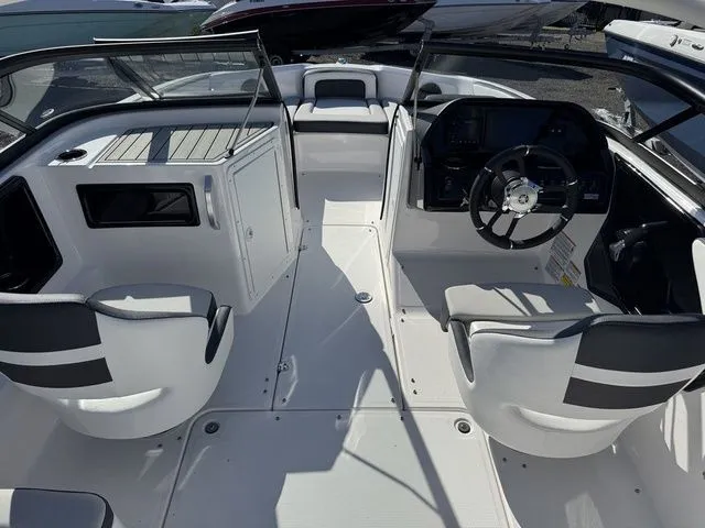 Slide: The Image of Yamaha 195S 2026 - 5