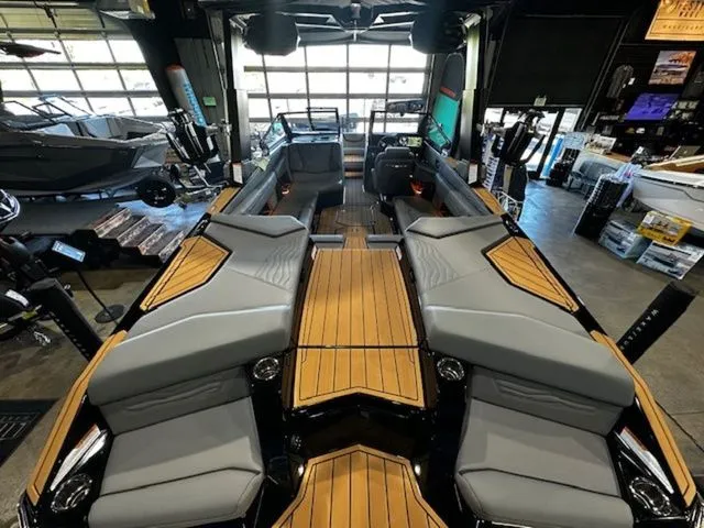 Slide: The Image of Nautique Super Air Nautique G23 2025 - 6