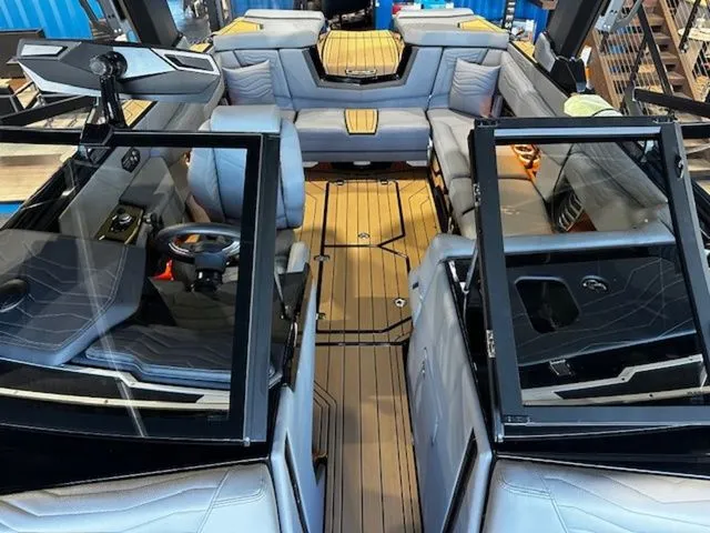 Slide: The Image of Nautique Super Air Nautique G23 2025 - 8