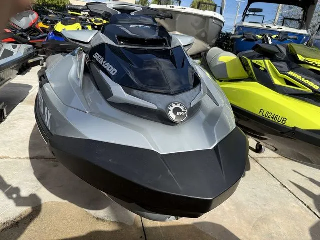 Slide: The Image of Sea-Doo GTX 2021 - 4