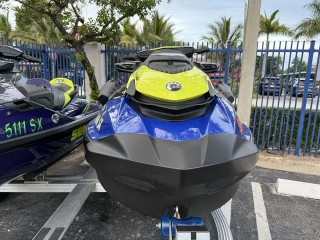 Slide: The Image of Sea-Doo Wake 170 2021 - 3