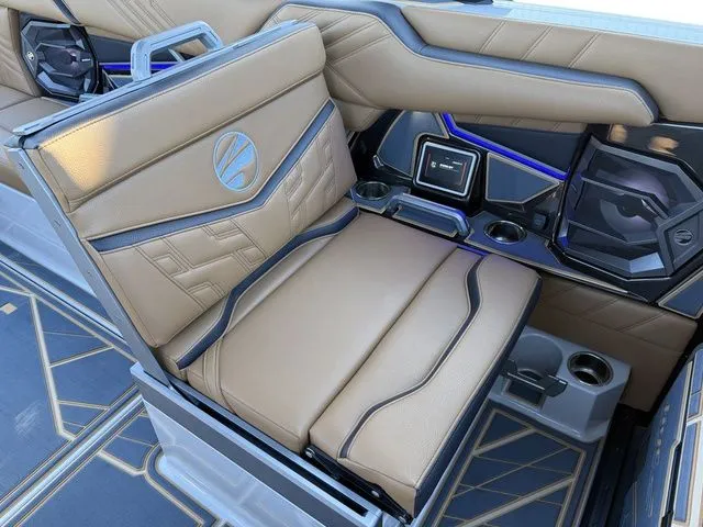 Slide: The Image of Tigé Ultré 25ZX 2026 - 11