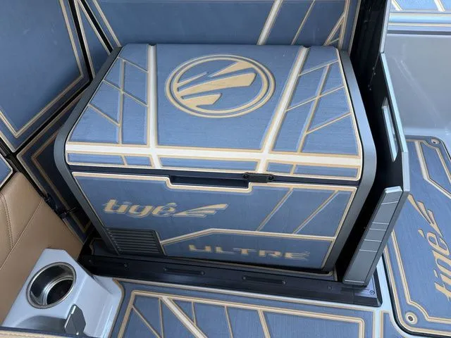 Slide: The Image of Tigé Ultré 25ZX 2026 - 12