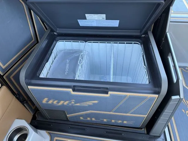 Slide: The Image of Tigé Ultré 25ZX 2026 - 13