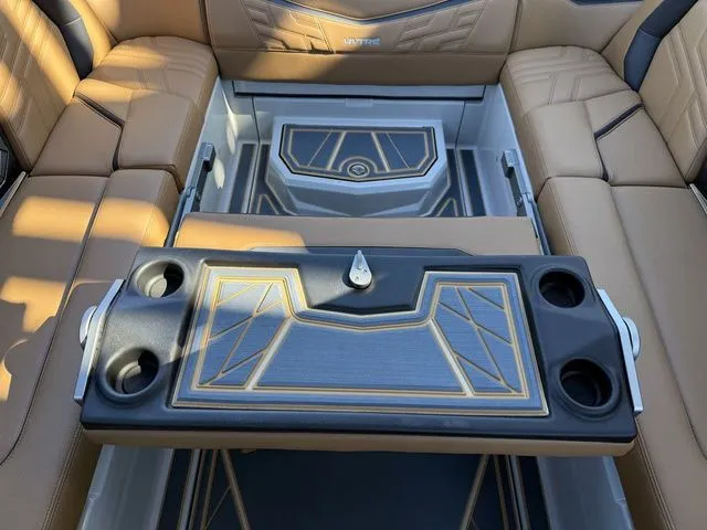 Slide: The Image of Tigé Ultré 25ZX 2026 - 14