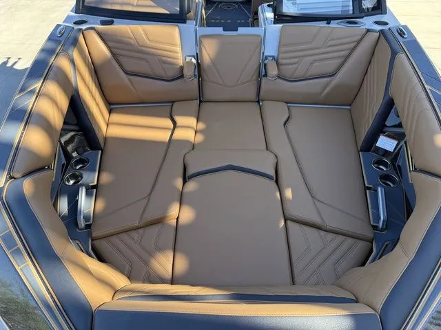 Slide: The Image of Tigé Ultré 25ZX 2026 - 17