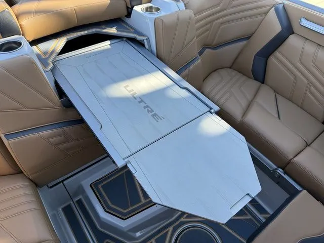 Slide: The Image of Tigé Ultré 25ZX 2026 - 18