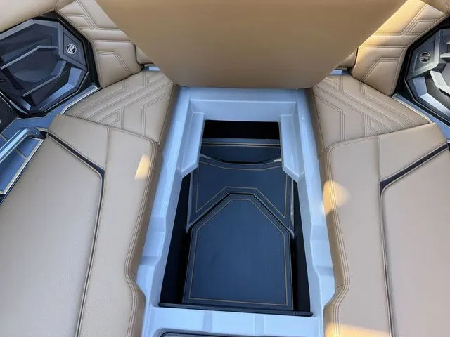 Slide: The Image of Tigé Ultré 25ZX 2026 - 21