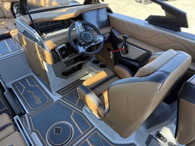 Slide: The Image of Tigé Ultré 25ZX 2026 - 8