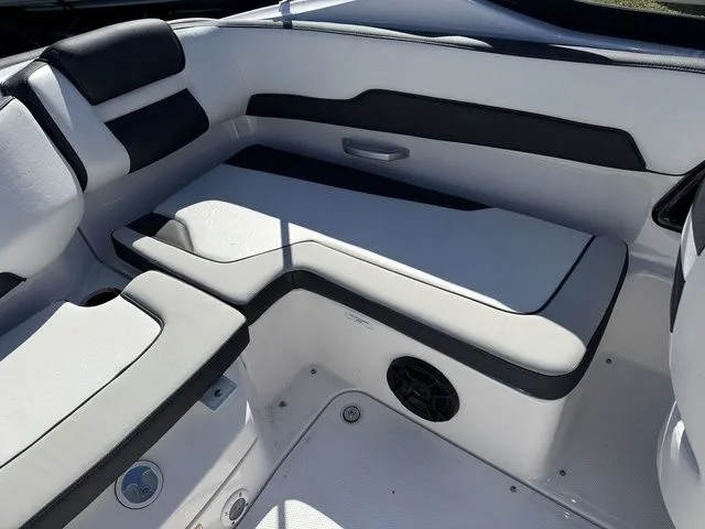 Slide: The Image of Yamaha SX195 2026 - 13