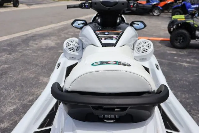 Slide: The Image of Yamaha FX CRUISER SVHO W/AUDIO-WHITE 2026 - 12