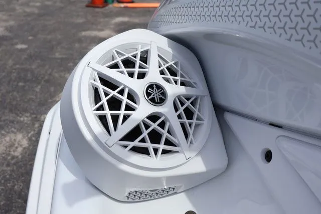 Slide: The Image of Yamaha FX CRUISER SVHO W/AUDIO-WHITE 2026 - 16