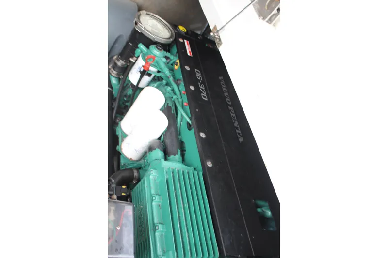 Slide: The Image of Volvo Penta engine in 2017 Galeon 385 HTS yacht, model D6-370. - 24