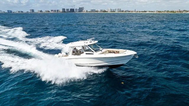 Slide: The Image of Boston Whaler 350 Outrage 2020 - 46
