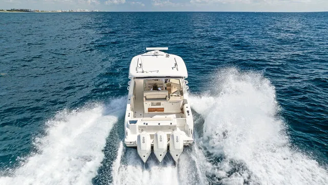 Slide: The Image of Boston Whaler 350 Outrage 2020 - 49