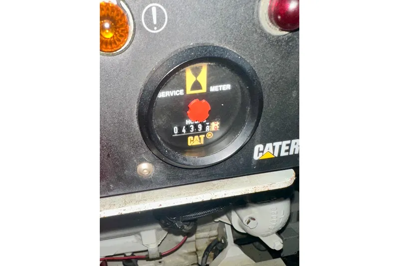 Slide: The Image of Hour meter on Marlow 78E, 2005 model, showing 439.8 hours. - 51