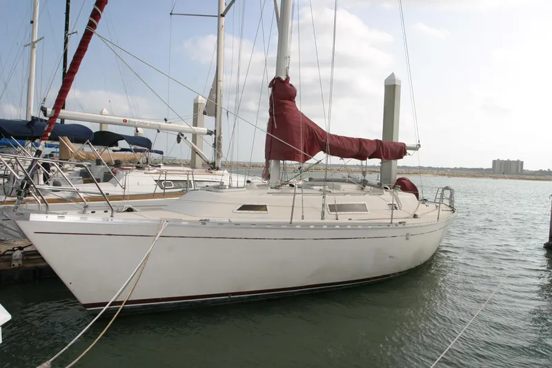 The Image of 1983 Beneteau Idylle 11.50 sailboat docked at marina, side view. - 1