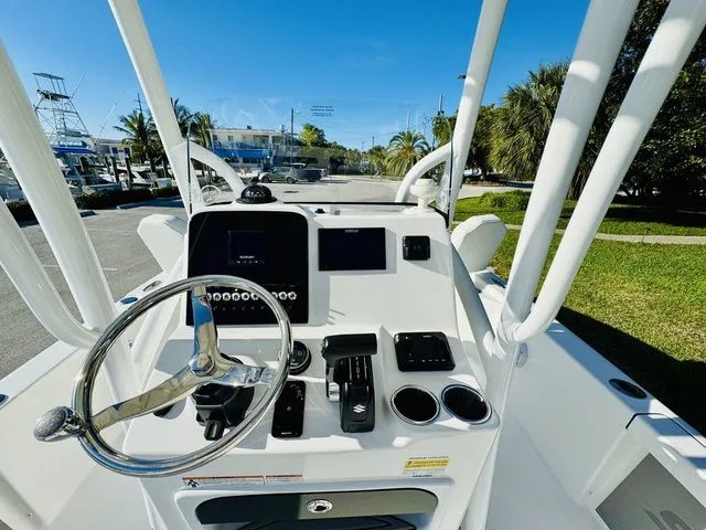 Slide: The Image of Sea Pro 230 DLX 2026 - 10