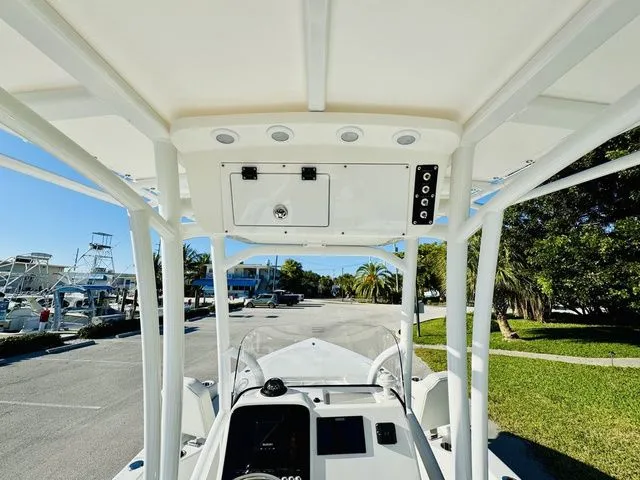 Slide: The Image of Sea Pro 230 DLX 2026 - 11