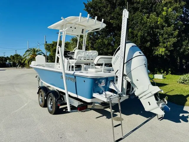 Slide: The Image of Sea Pro 230 DLX 2026 - 3