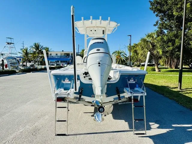 Slide: The Image of Sea Pro 230 DLX 2026 - 4