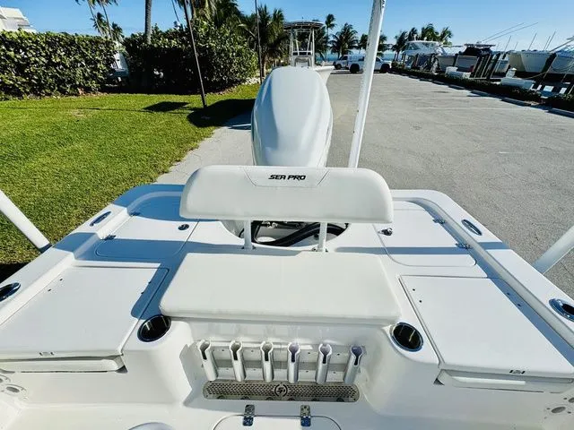 Slide: The Image of Sea Pro 230 DLX 2026 - 6