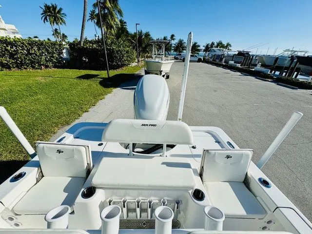 Slide: The Image of Sea Pro 230 DLX 2026 - 8