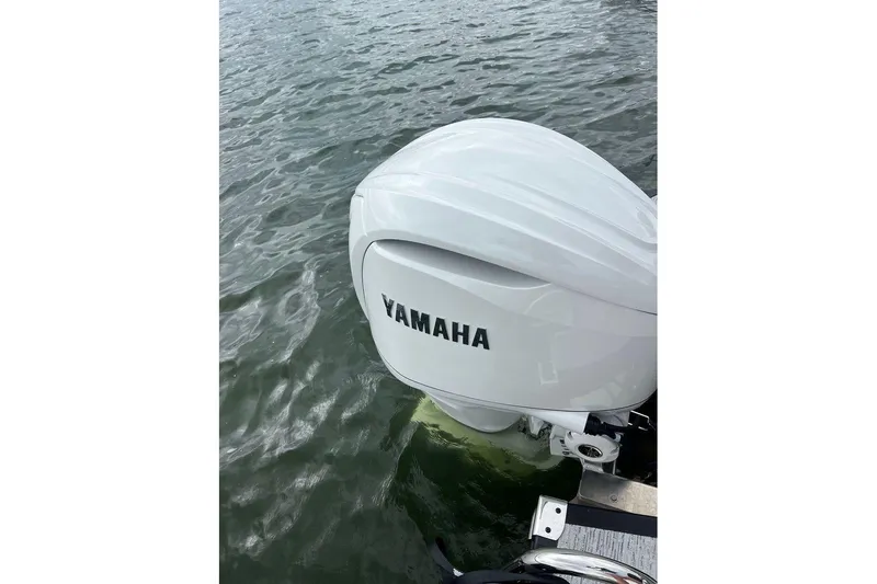 Slide: The Image of Yamaha outboard motor on 2026 Bennington RX 25 RXFBA boat in water. - 12