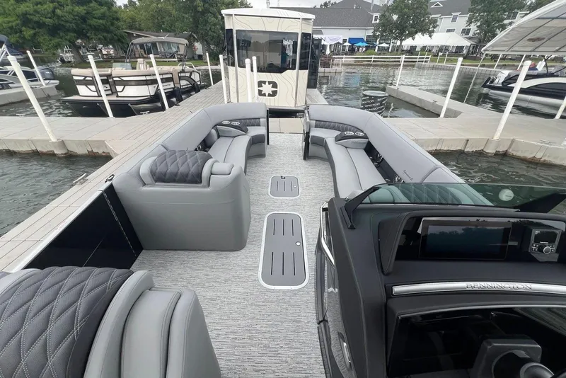 Slide: The Image of Luxurious 2026 Bennington RX 25 RXFBA pontoon boat with plush seating and modern design. - 7
