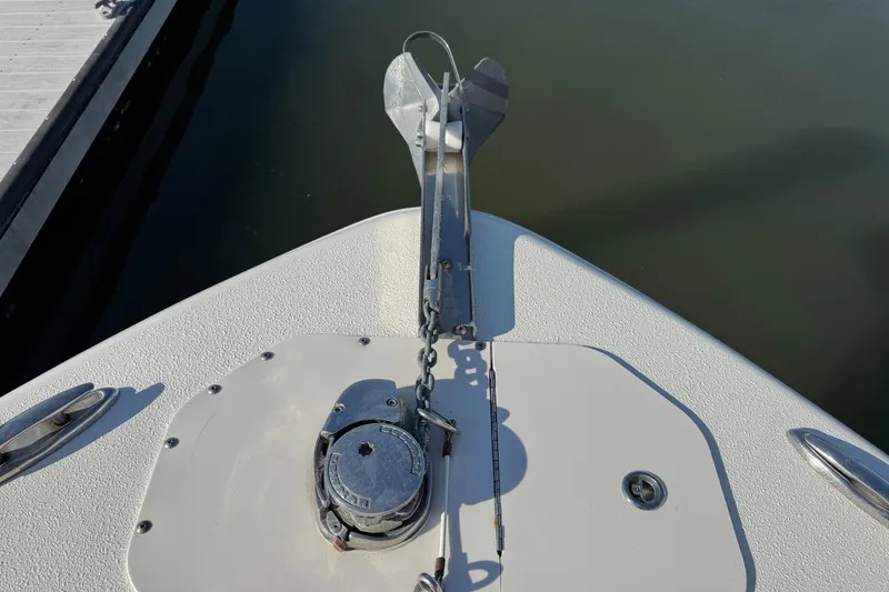 Slide: The Image of Bow of 2015 NauticStar 2500XS Offshore with anchor and windlass system. - 4