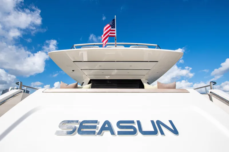 Slide: The Image of Sanlorenzo SL86 yacht "SEASUN" with American flag, 2016 model, under blue sky. - 30