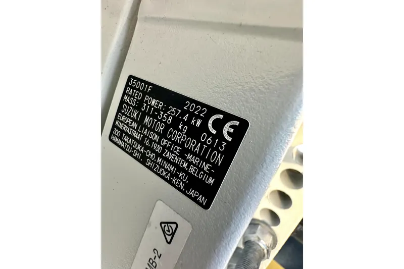 Slide: The Image of Label on Suzuki motor, 257.4 kW power, for 2006 Contender 35 Express Side Console. - 19