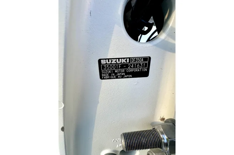 Slide: The Image of Label on Suzuki DF350A engine, Contender 35 Express Side Console, 2006 model. - 20