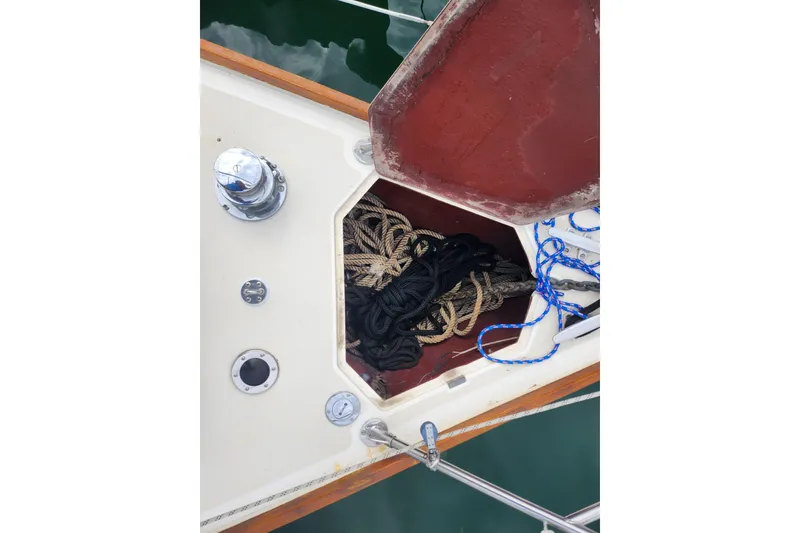 Slide: The Image of Open hatch on 1988 Sabre 42 sailboat with ropes and winch visible. - 8