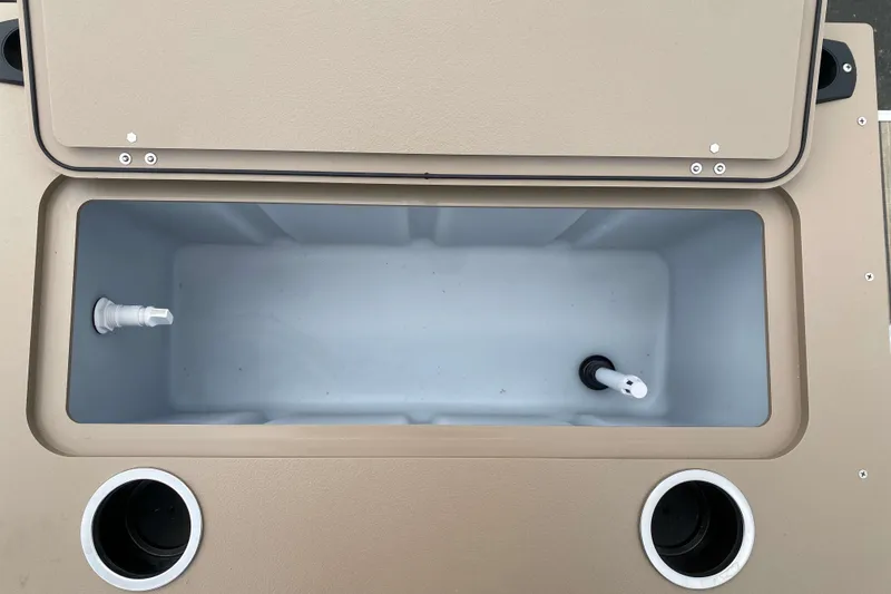 Slide: The Image of Livewell compartment on 2026 Sylvan Mirage Fish 8520 Party Fish boat. - 11