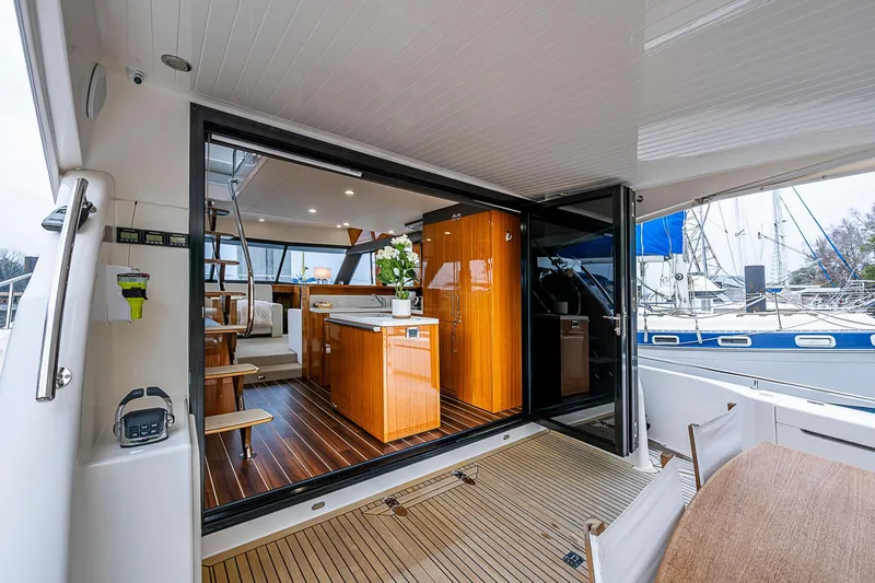 Slide: The Image of 2018 Maritimo M54 - 23