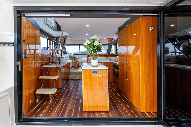 Slide: The Image of Maritimo M54 2018 - 24