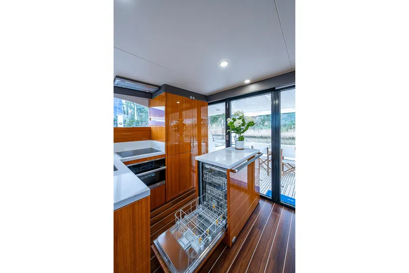 Slide: The Image of Maritimo M54 2018 - 30